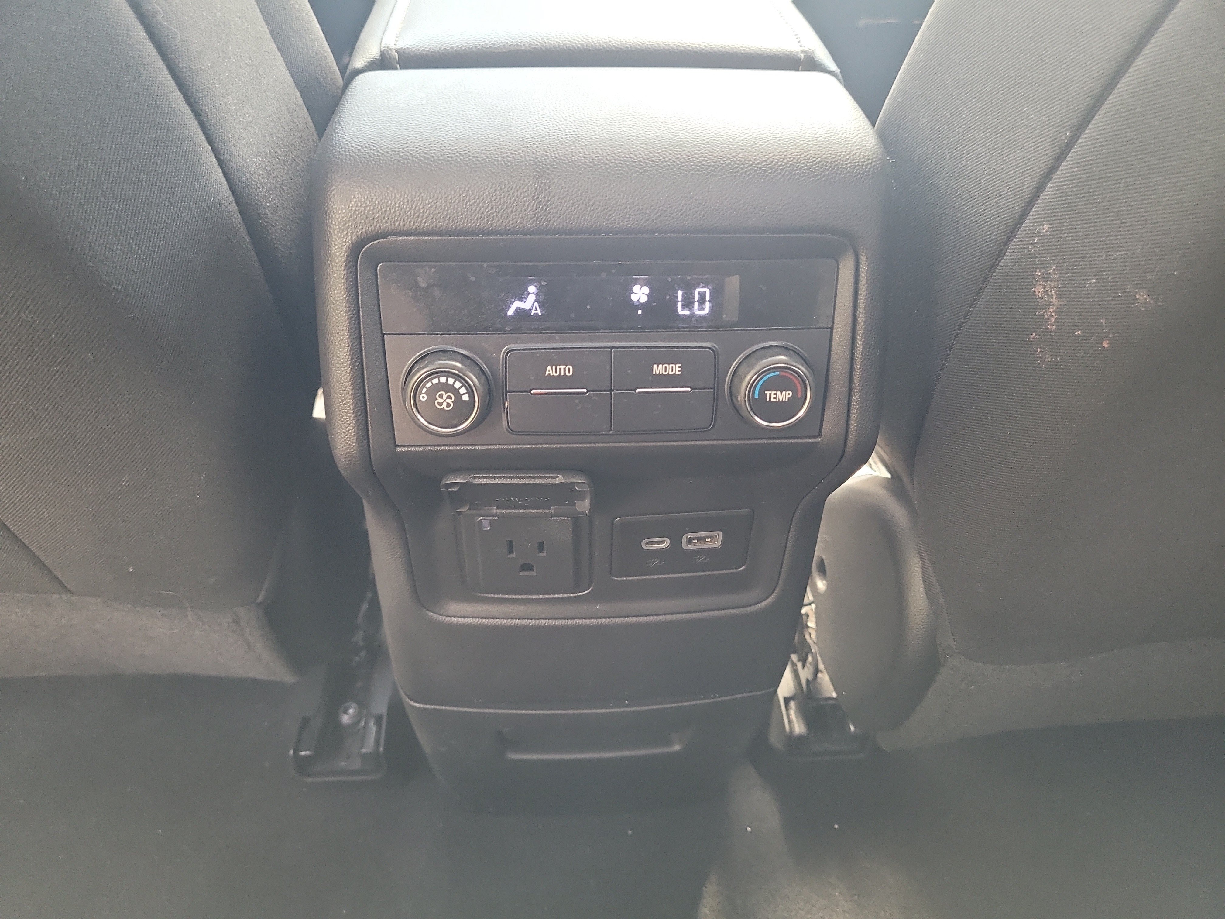 Used 2023 GMC Acadia SLE w/ Driver Convenience Package FWD image 16