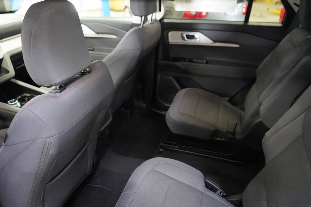 New 2026 Ford Explorer Active RWD image 30