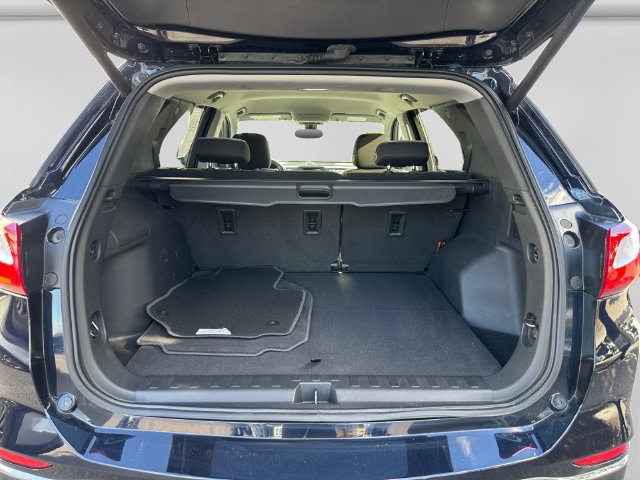 Used 2020 Chevrolet Equinox LT w/ Driver Convenience Package AWD/4WD image 18