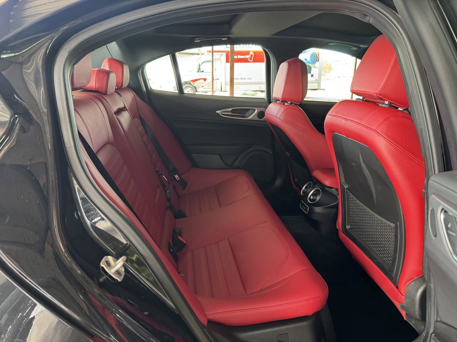 Used 2024 Alfa Romeo Giulia Veloce image 36