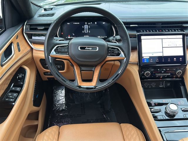 Used 2023 Jeep Grand Cherokee Summit AWD/4WD image 13