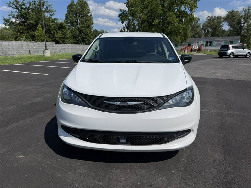 Used 2024 Chrysler Voyager LX FWD image 2