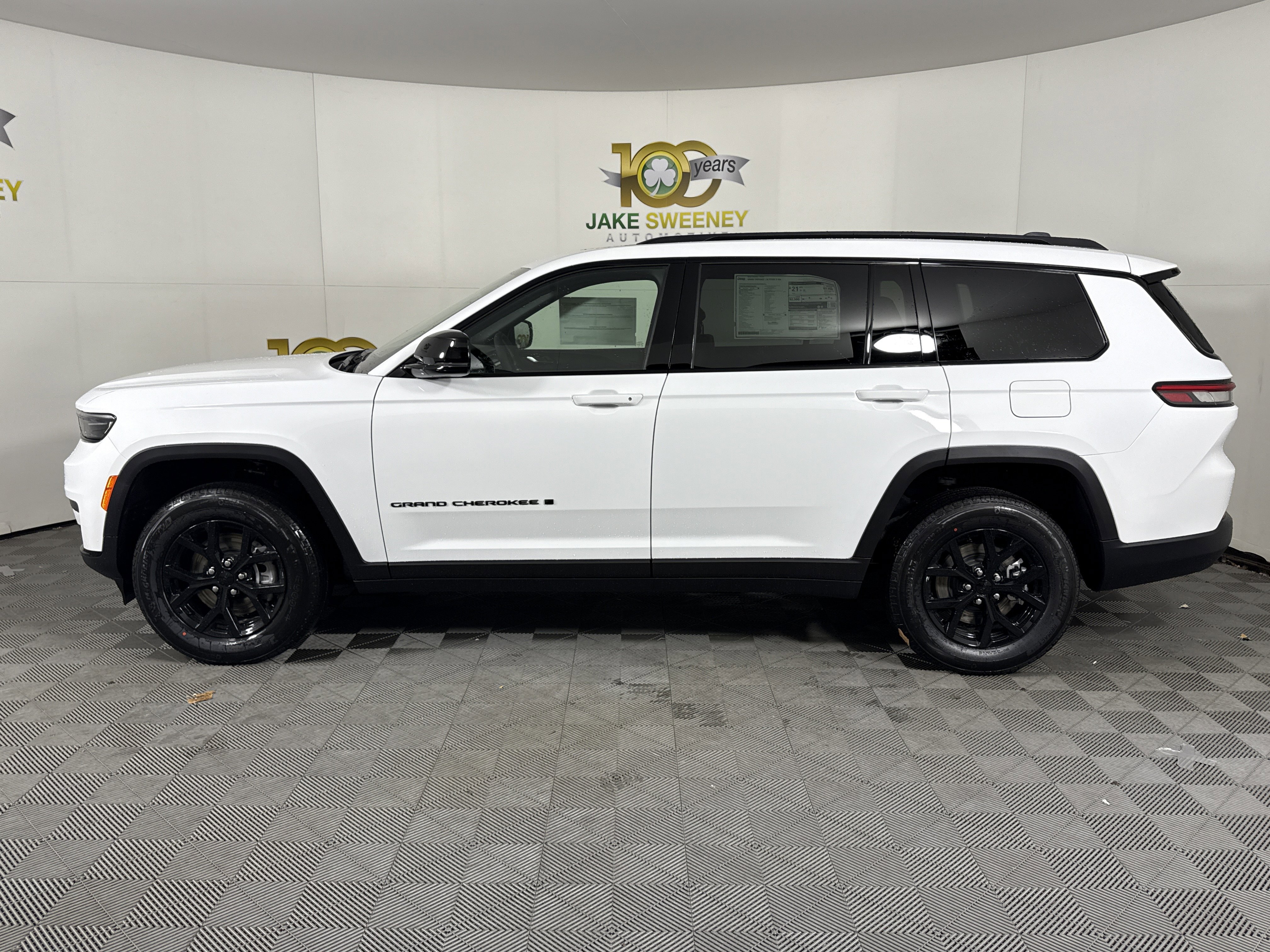 New 2025 Jeep Grand Cherokee L Altitude image 5