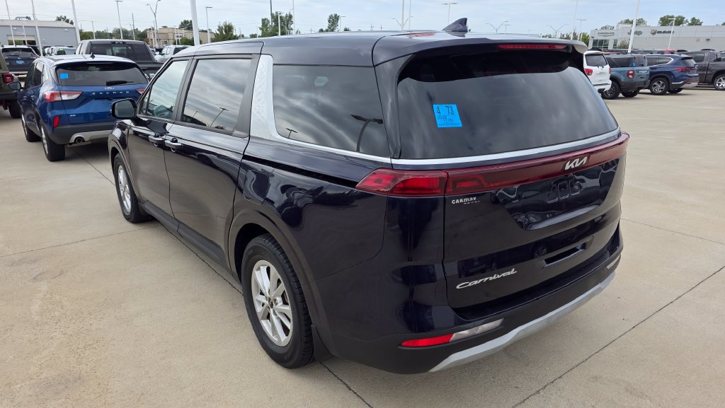 Used 2022 Kia Carnival LX FWD image 3