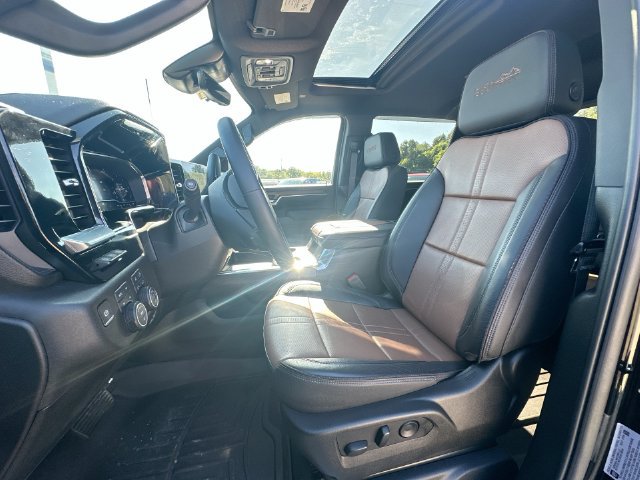 Used 2024 Chevrolet Silverado 2500 High Country w/ Technology Package AWD/4WD image 23