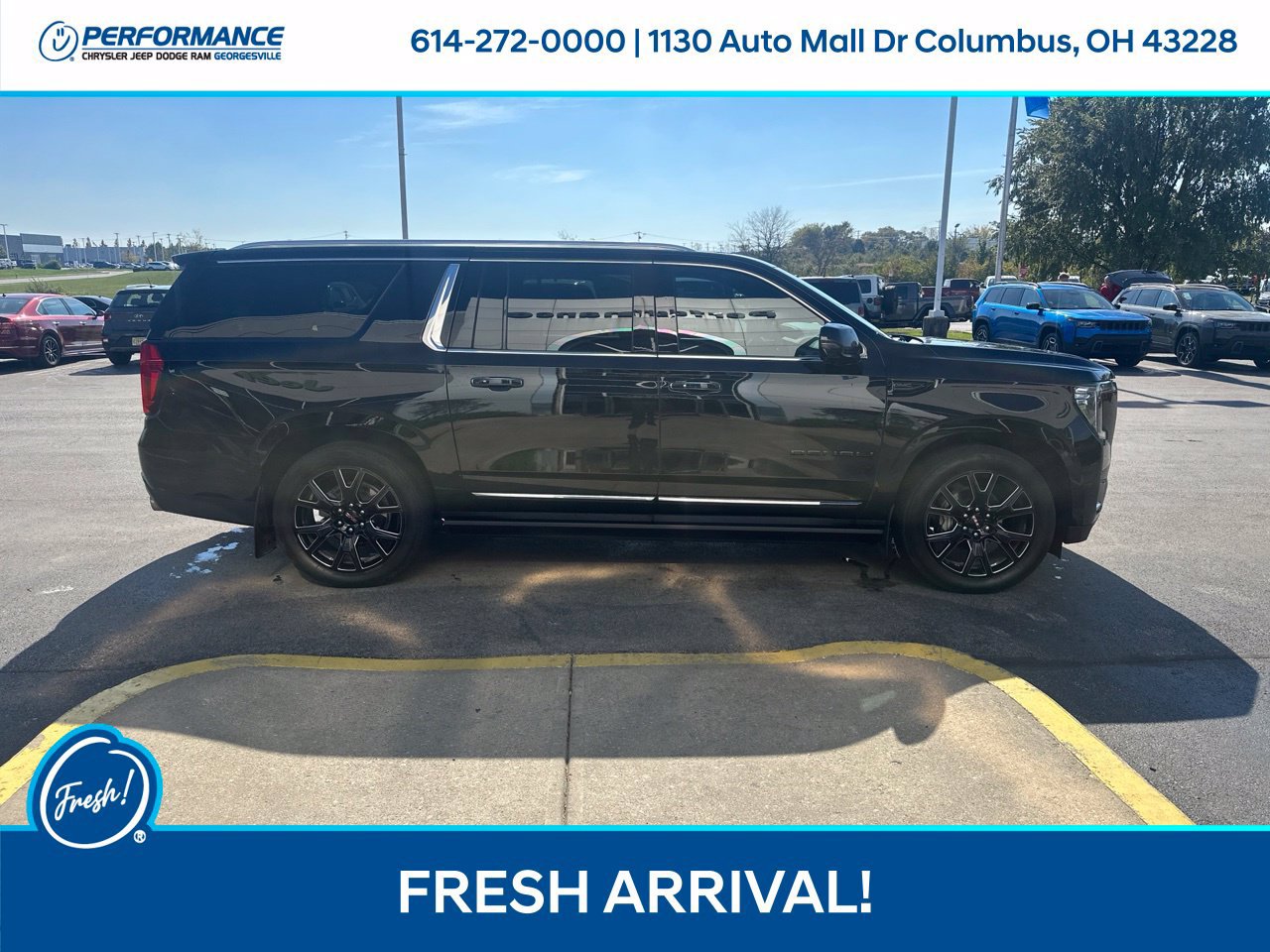 Used 2024 GMC Yukon XL Denali Ultimate AWD/4WD image 3