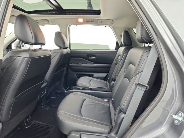 Used 2025 Nissan Pathfinder SL w/ SL Premium Package image 37
