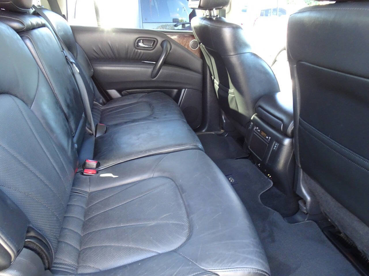 Used 2012 INFINITI QX56 4WD w/ Deluxe Touring Pkg image 17