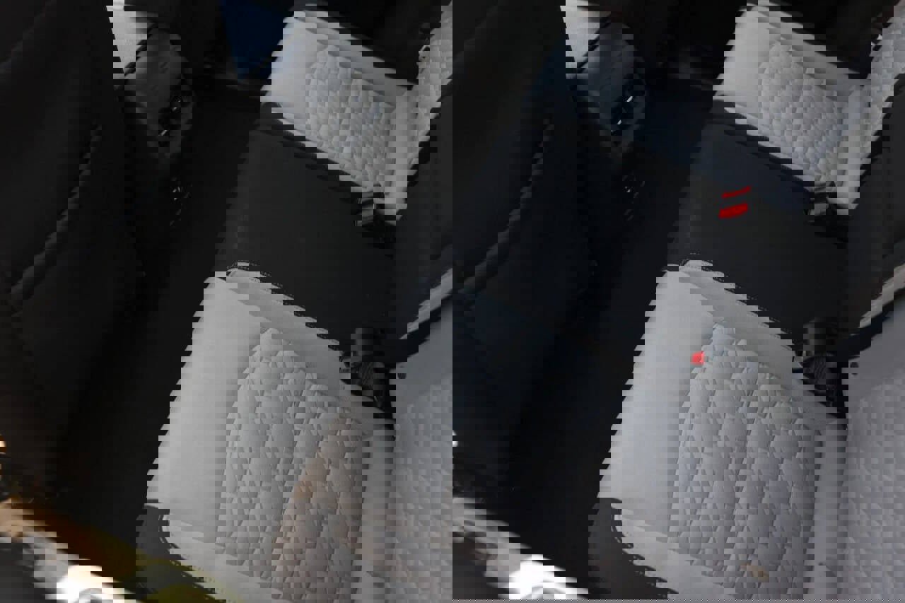 Used 2021 Chevrolet Equinox LS image 33