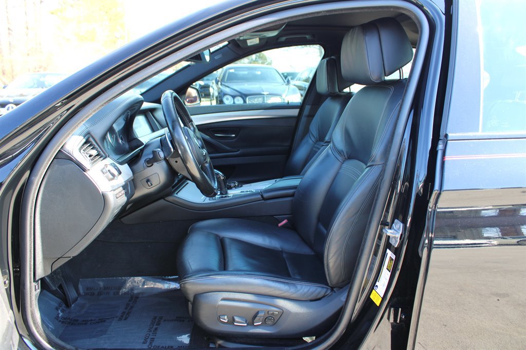Used 2016 BMW 550i Sedan RWD image 14