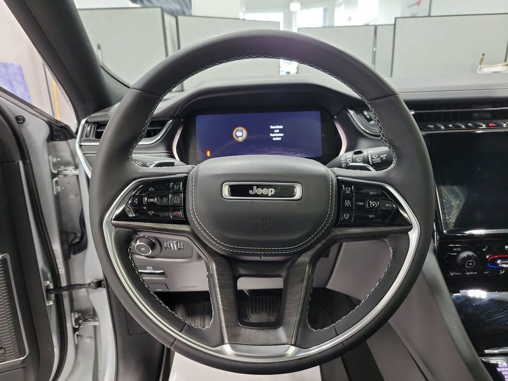 Used 2024 Jeep Grand Cherokee L Overland w/ Trailer Tow Package image 40