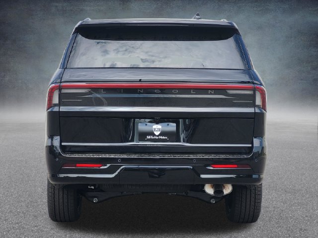 New 2026 Lincoln Navigator Reserve w/ Jet Appearance Package AWD/4WD image 6