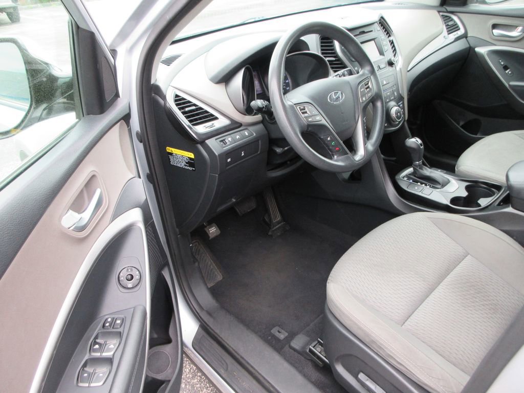 Used 2015 Hyundai Santa Fe GLS image 13