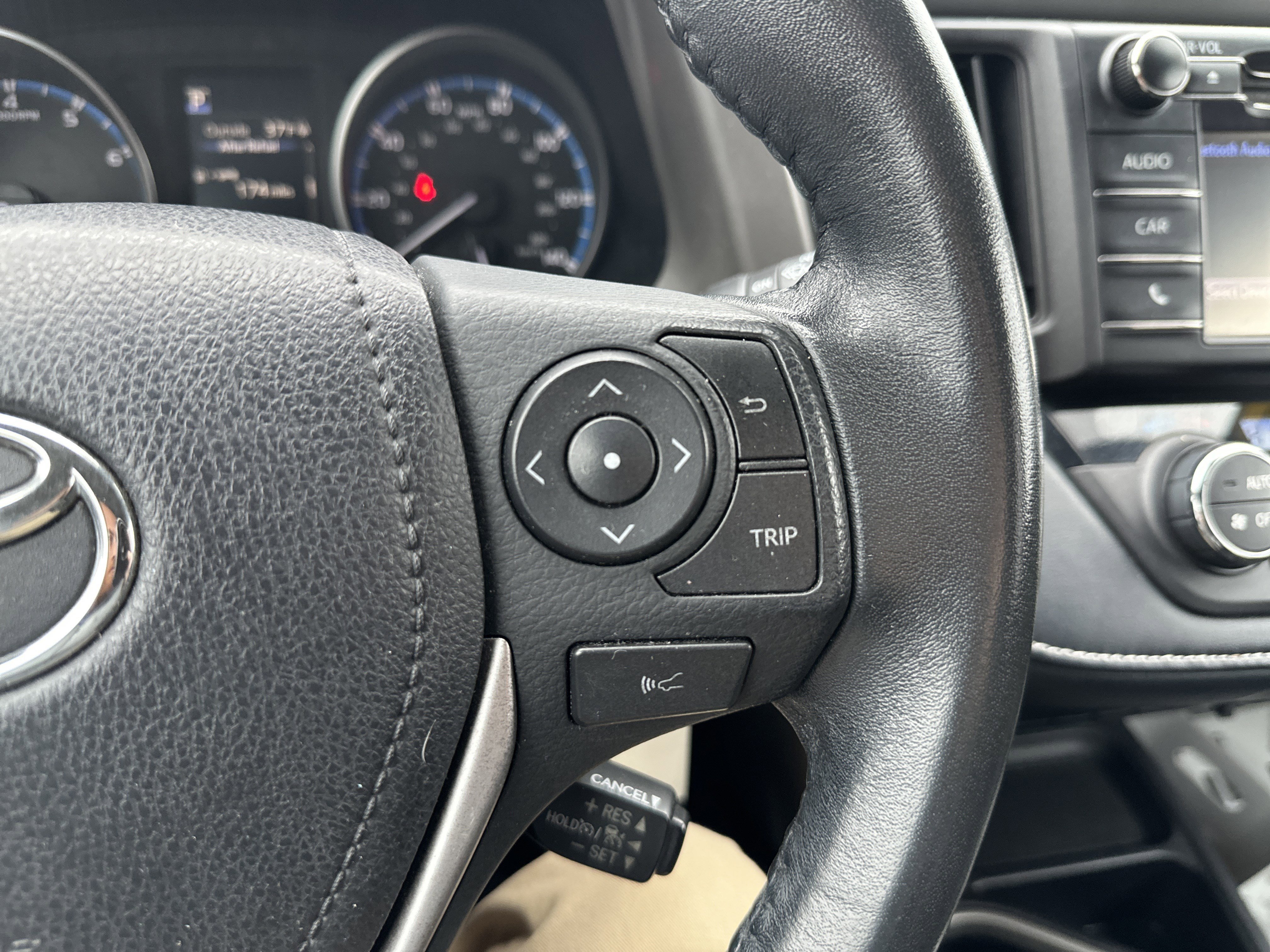 Used 2018 Toyota RAV4 XLE image 19