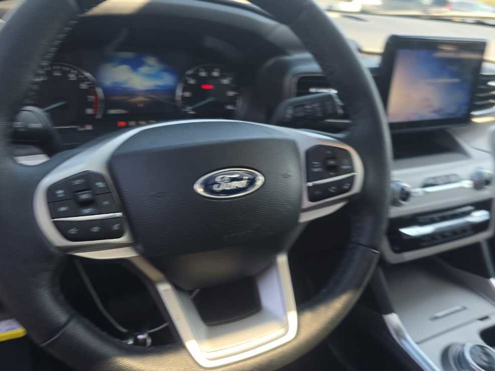 Used 2023 Ford Explorer XLT w/ Equipment Group 202A AWD/4WD image 10
