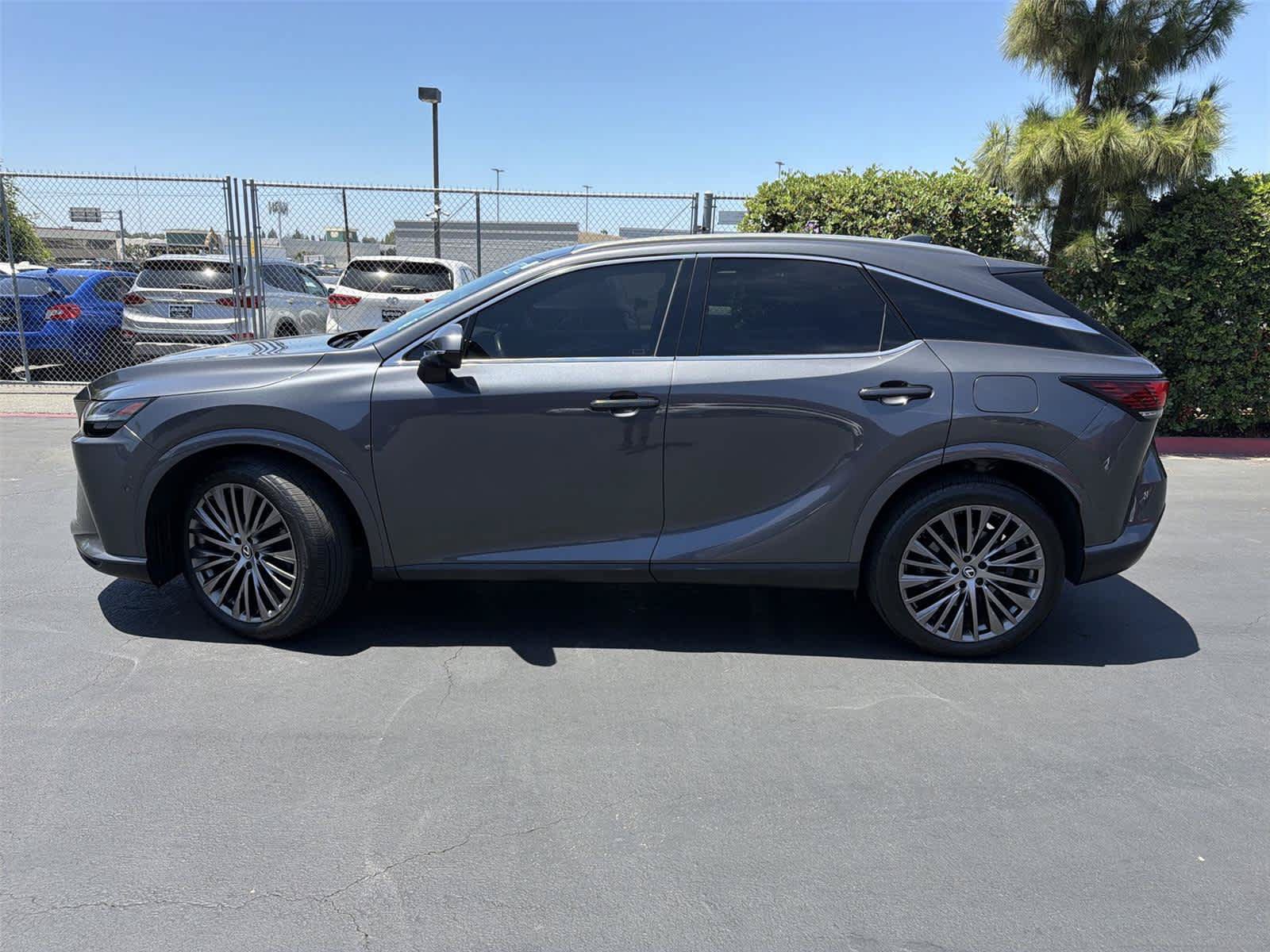 Used 2024 Lexus RX 350 FWD w/ Convenience Package image 3