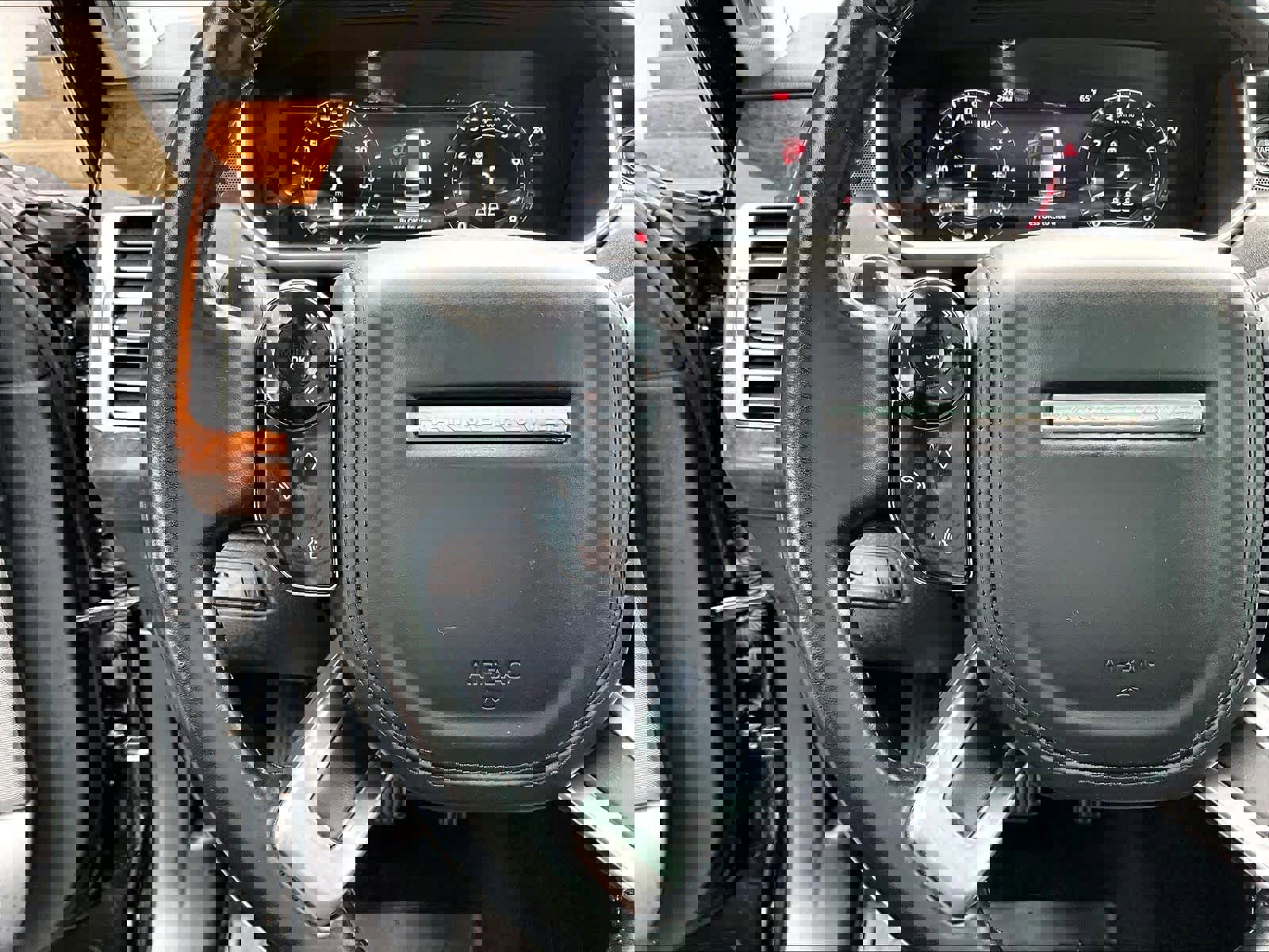 Used 2020 Land Rover Range Rover HSE image 24