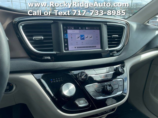 Used 2023 Chrysler Voyager LX image 28