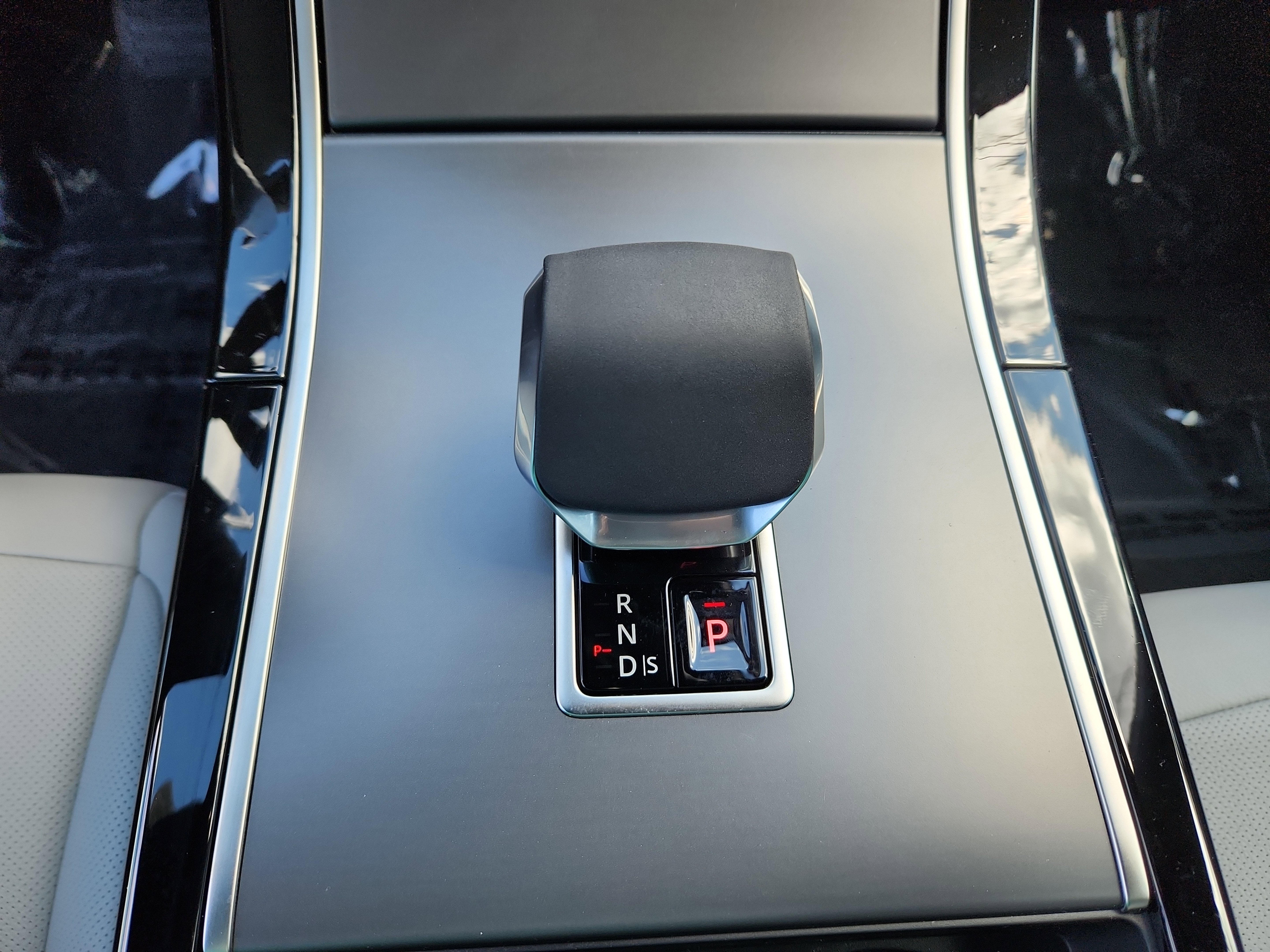 Certified 2026 Land Rover Range Rover Evoque S image 16