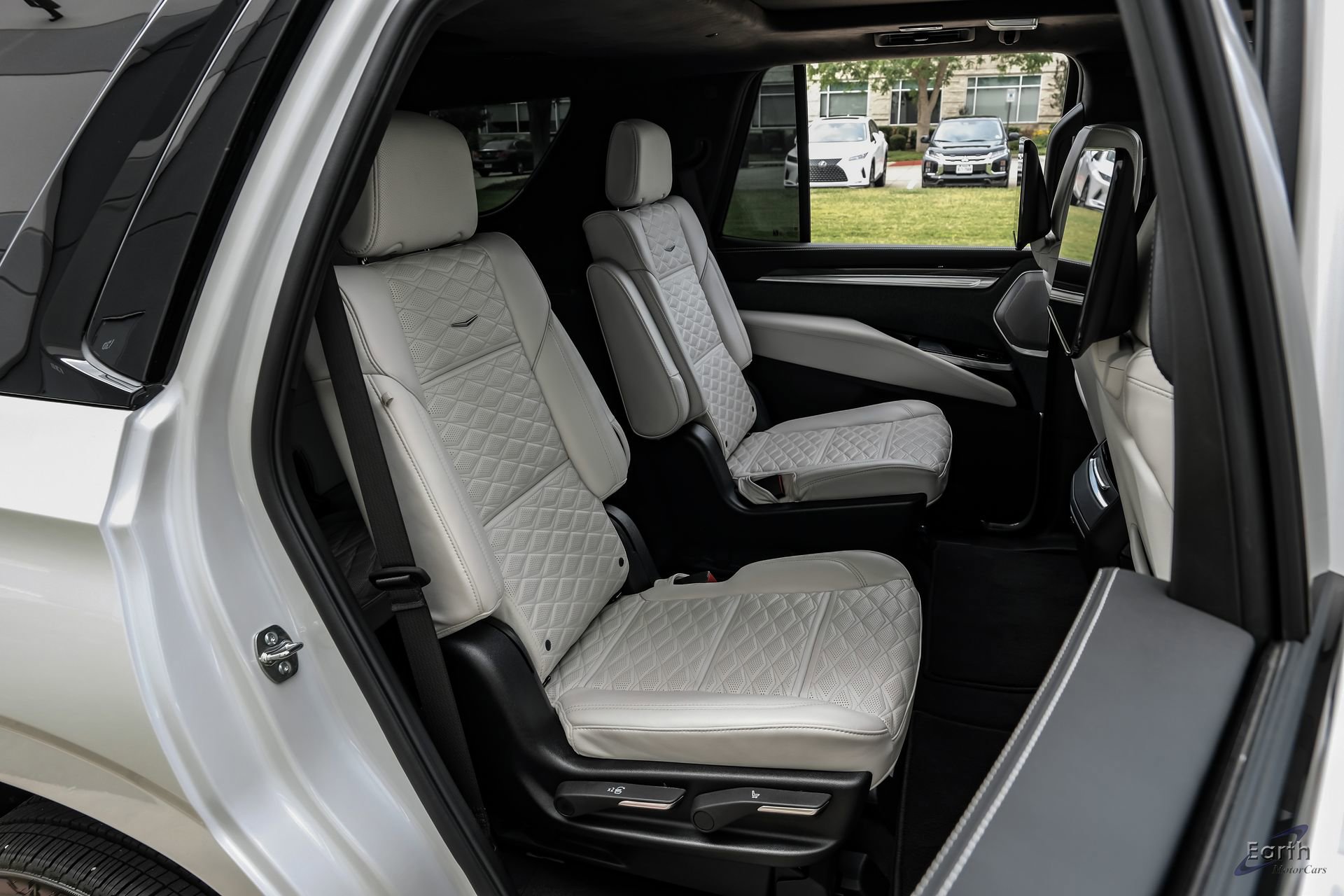 Used 2025 Cadillac Escalade V w/ LPO, ONYX Package AWD/4WD image 73
