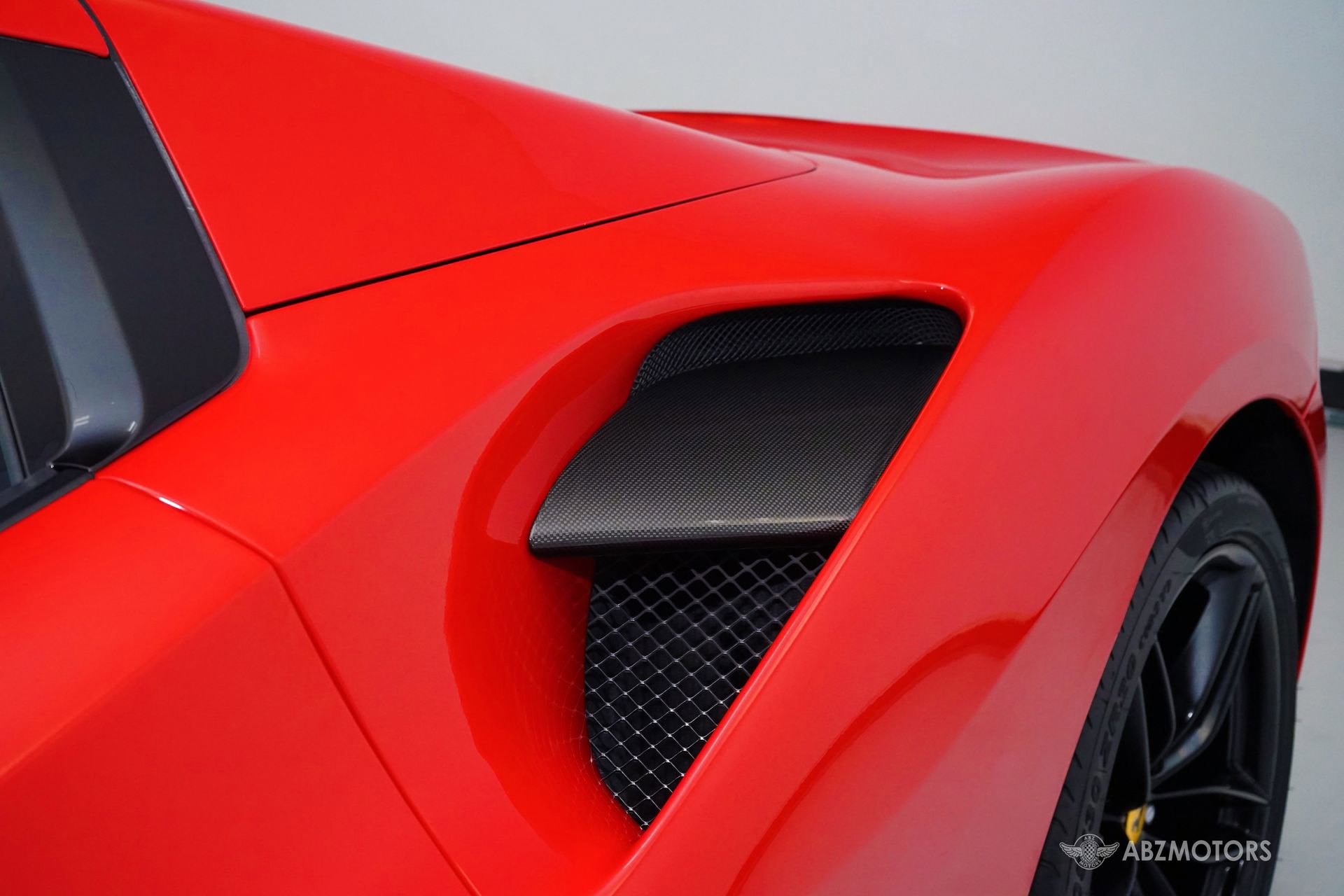 Used 2018 Ferrari 488 Spider RWD image 10