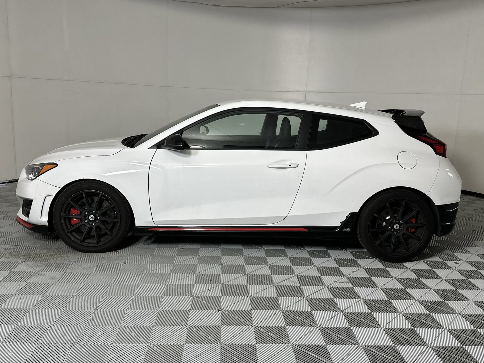 Used 2022 Hyundai Veloster N FWD image 5