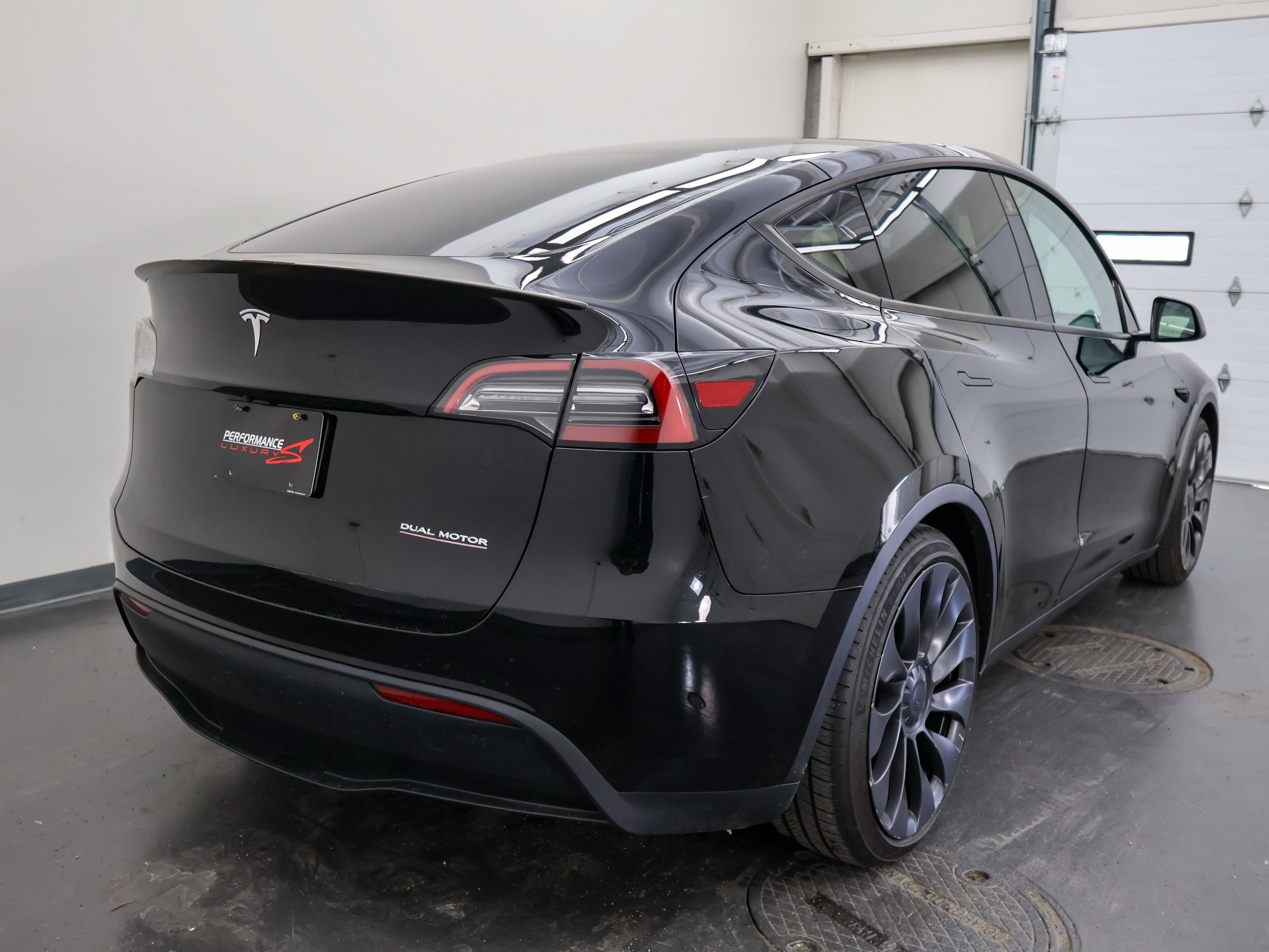 Used 2023 Tesla Model Y Performance AWD/4WD image 3