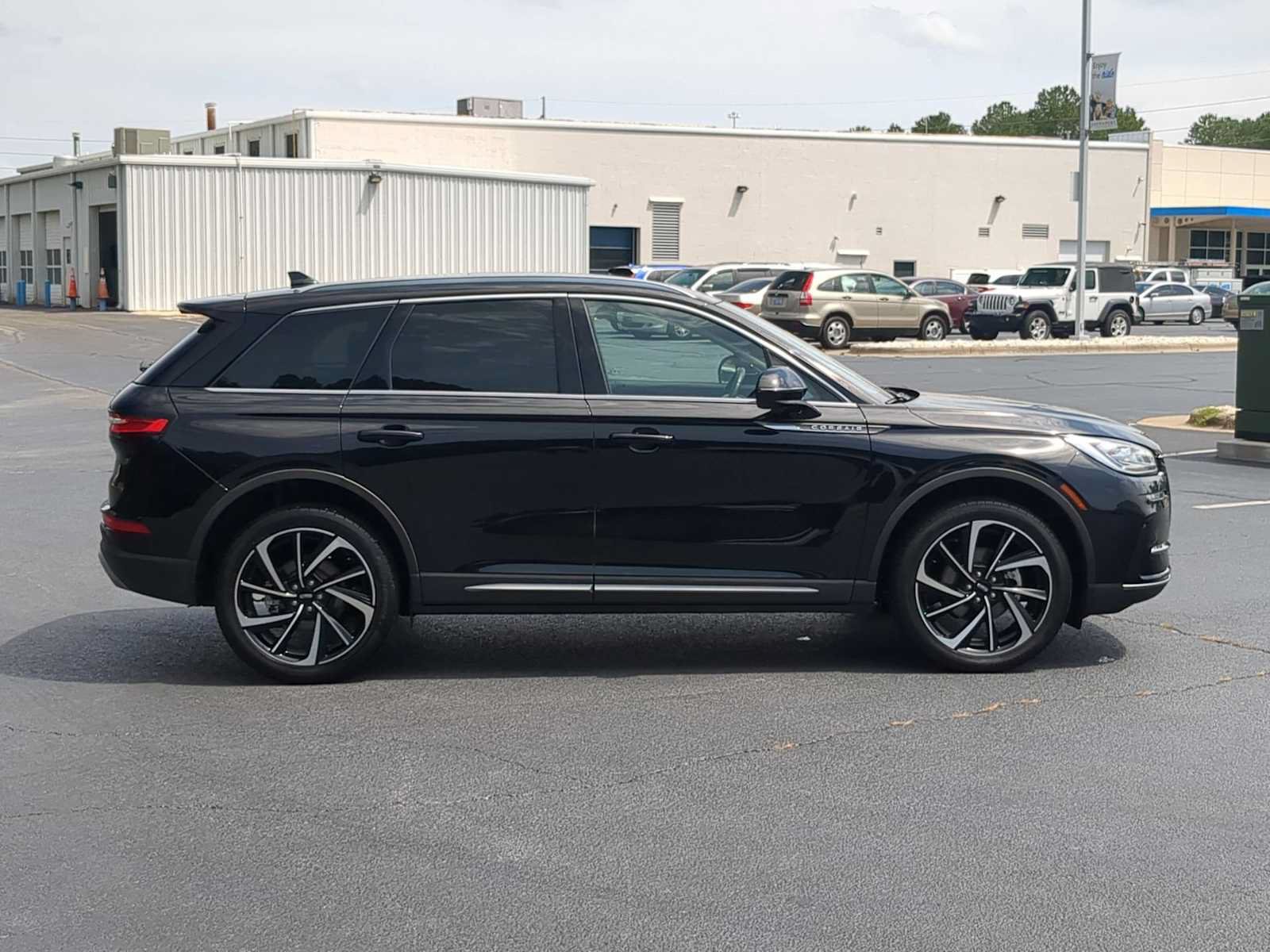 Used 2023 Lincoln Corsair Reserve w/ Equipment Group 201A FWD image 9