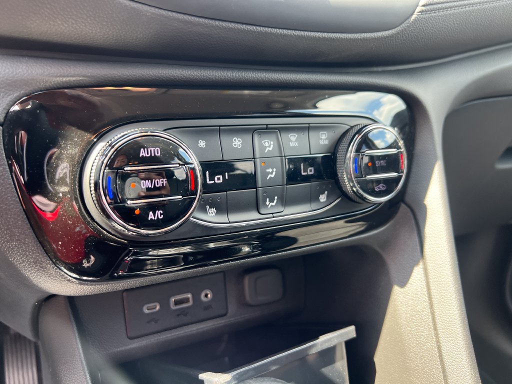 Used 2022 Buick Encore GX Select AWD/4WD image 19