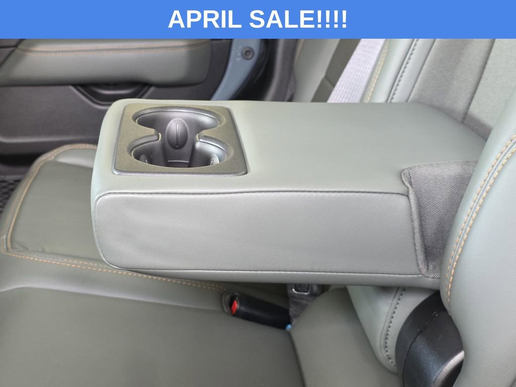 Used 2025 Jeep Gladiator Mojave w/ Convenience Group image 12