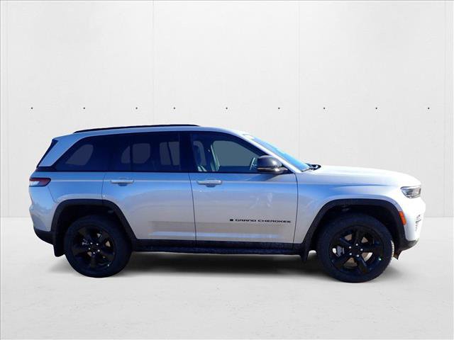 New 2025 Jeep Grand Cherokee Altitude image 5