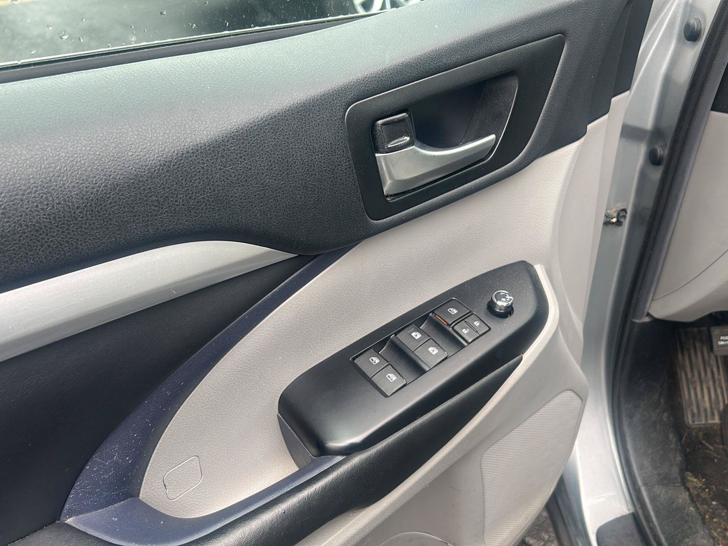 Used 2019 Toyota Highlander XLE AWD/4WD image 13