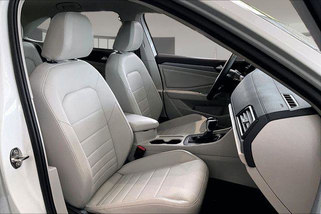 Used 2023 Volkswagen Jetta SE FWD image 29