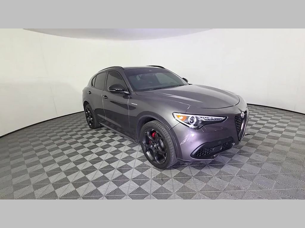 Used 2023 Alfa Romeo Stelvio Veloce AWD/4WD image 34