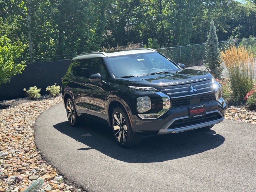 Used 2025 Mitsubishi Outlander AWD image 7