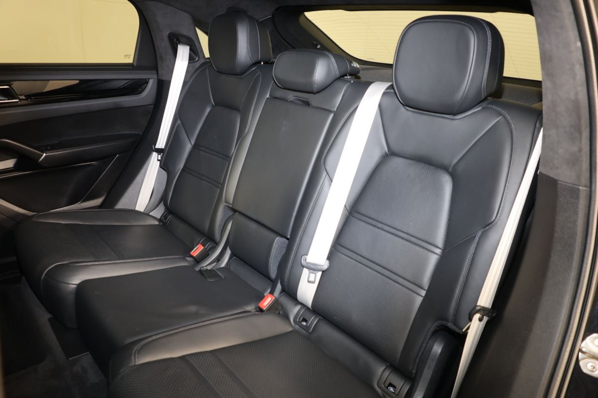 Used 2022 Porsche Cayenne GTS w/ Premium Package Plus AWD/4WD image 11