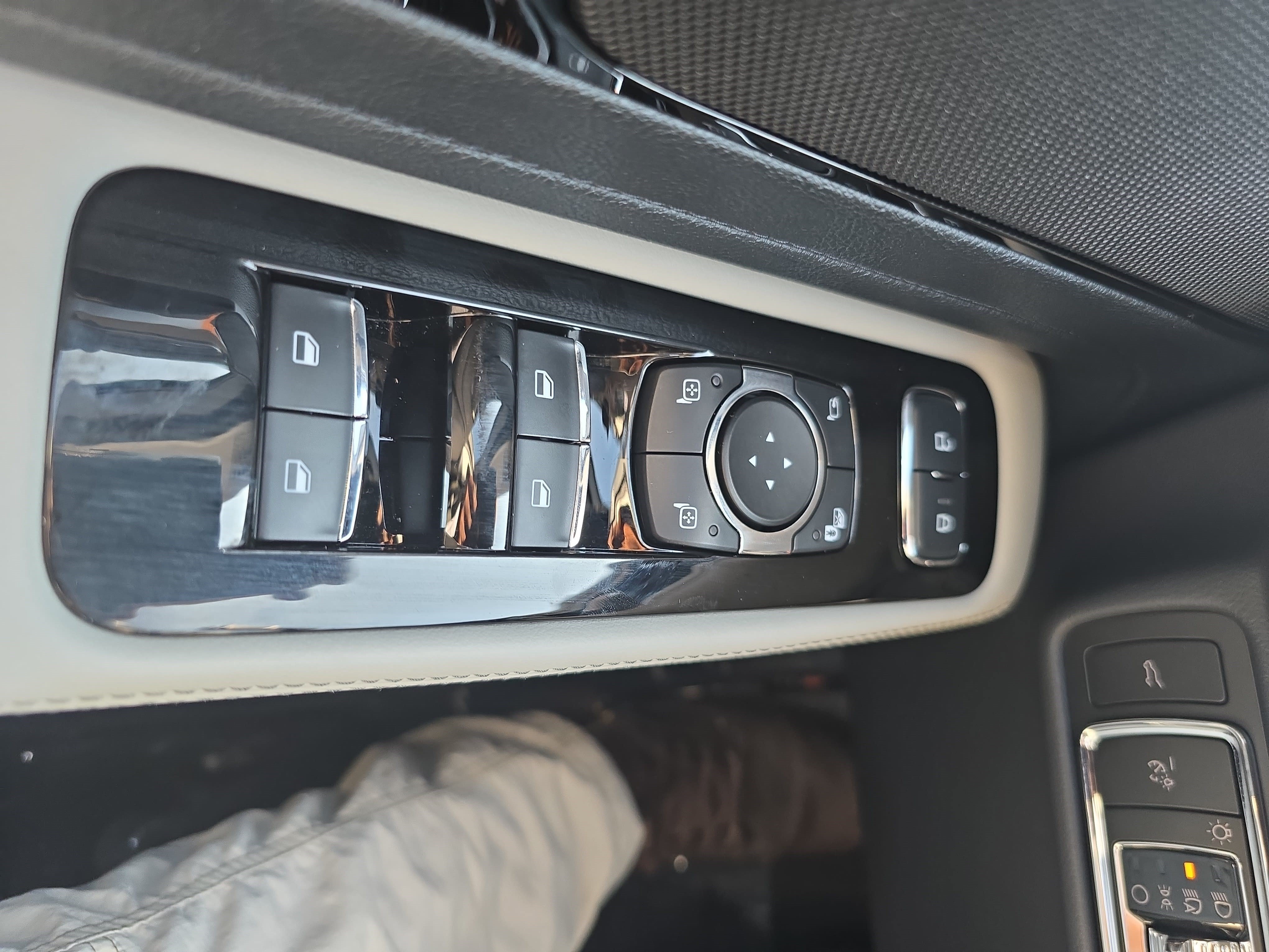 Used 2025 Lincoln Aviator 2WD image 27