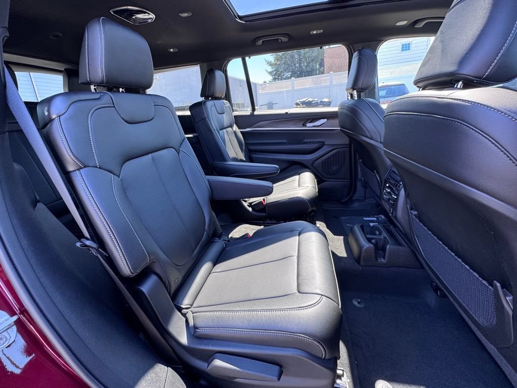 Used 2025 Jeep Grand Cherokee L Limited w/ Luxury Tech Group II AWD/4WD image 21