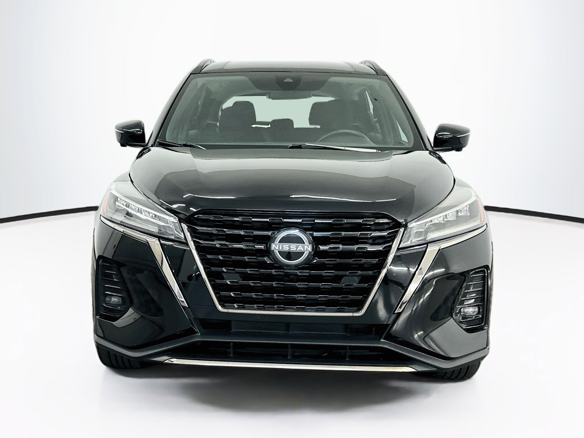 Used 2024 Nissan Kicks SR FWD image 2