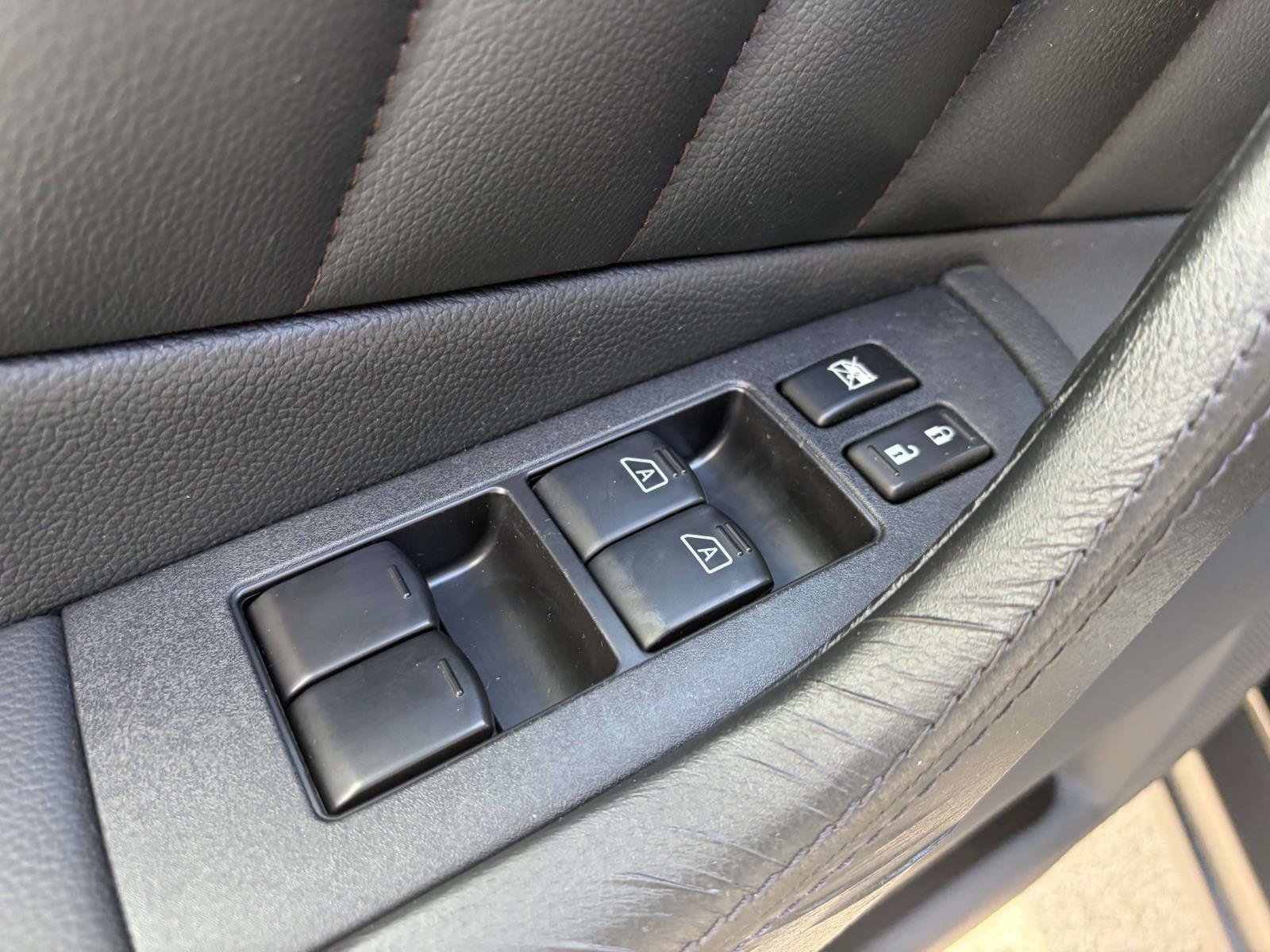 Used 2015 INFINITI QX70 AWD w/ Premium Package image 6