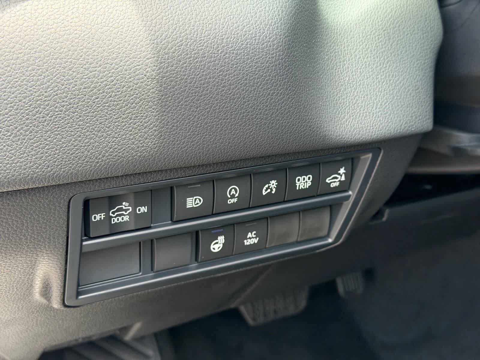 Used 2026 Toyota Tundra Limited AWD/4WD image 18