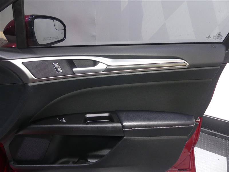 Used 2017 Ford Fusion SE w/ Equipment Group 201A FWD image 18