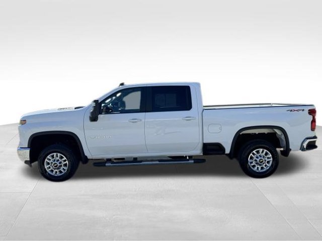 Used 2025 Chevrolet Silverado 2500 LT w/ Convenience Package AWD/4WD image 4