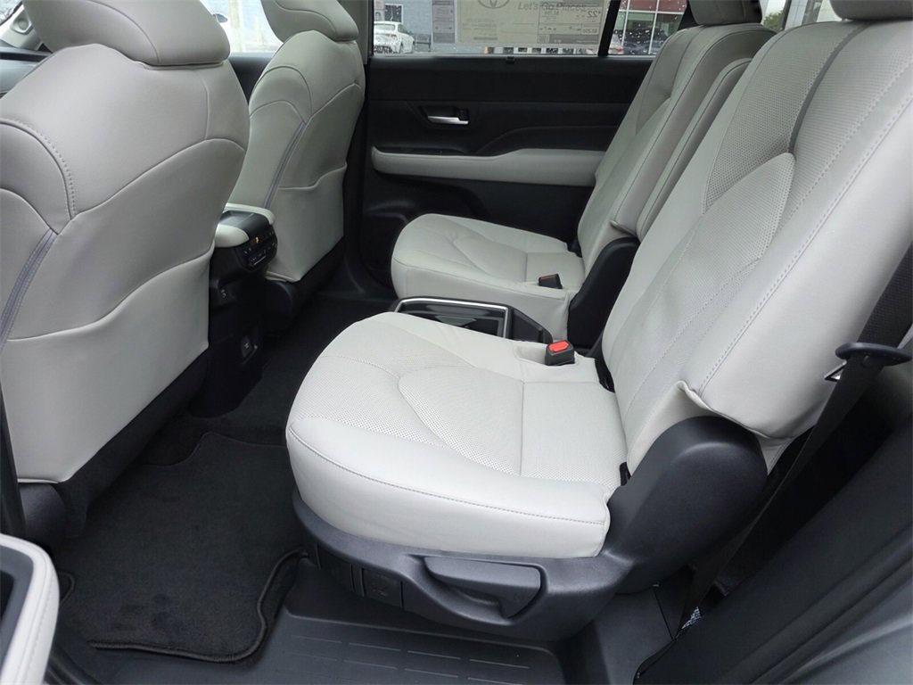 New 2026 Toyota Grand Highlander Platinum image 23
