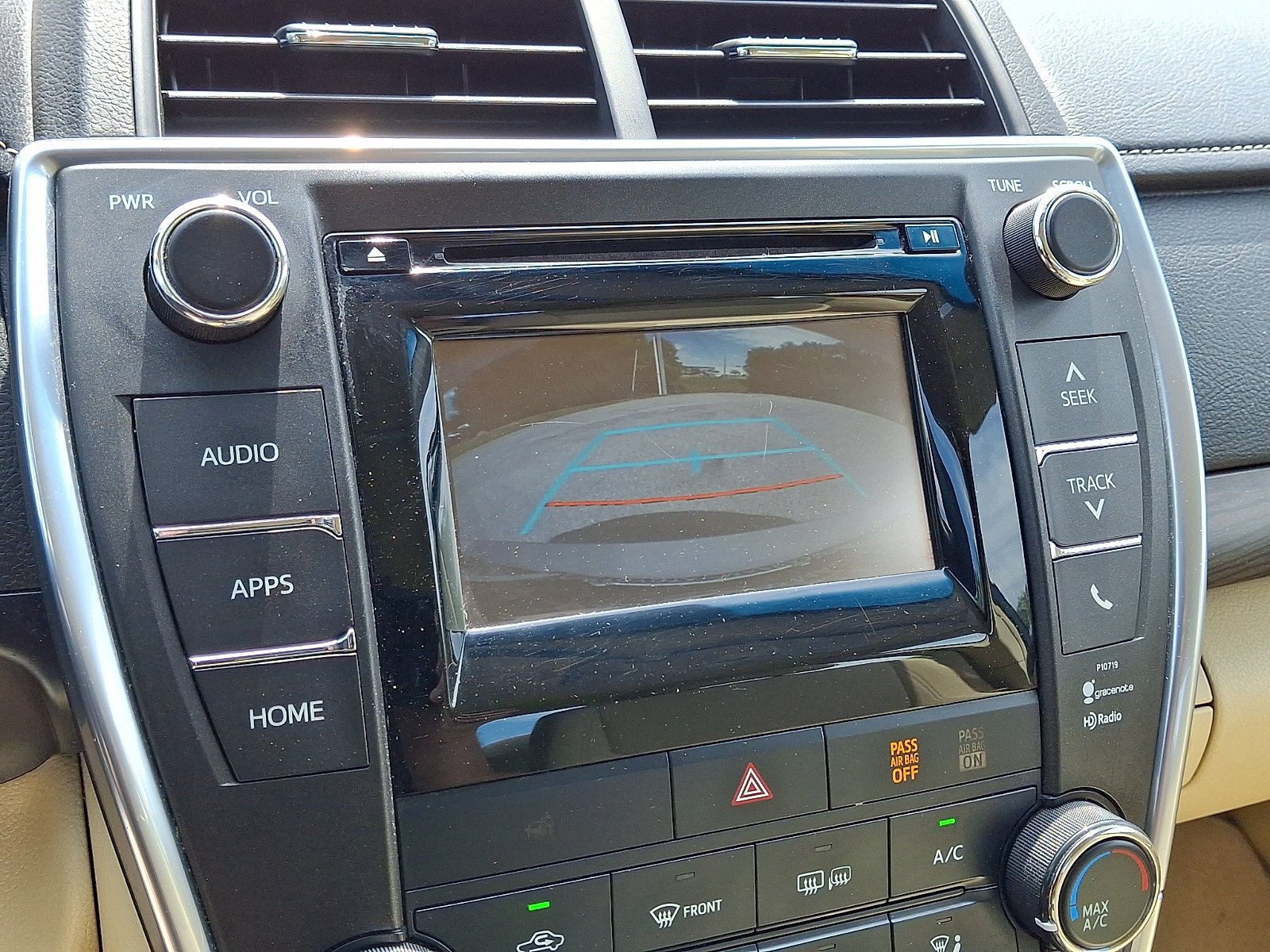 Used 2015 Toyota Camry LE FWD image 18