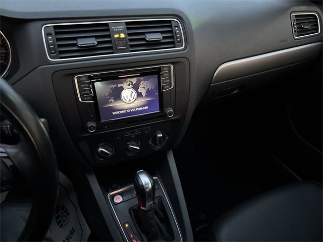 Used 2017 Volkswagen Jetta SE image 33