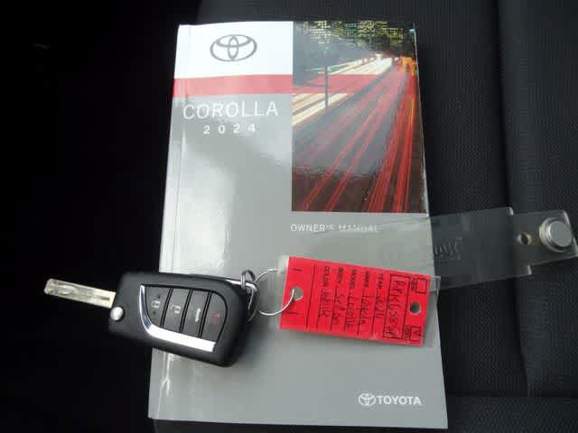 Used 2024 Toyota Corolla LE FWD image 31