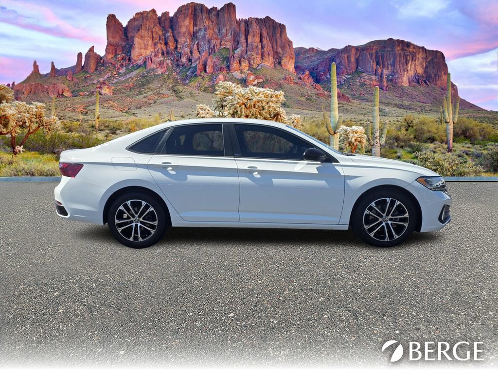 Used 2024 Volkswagen Jetta Sport image 8