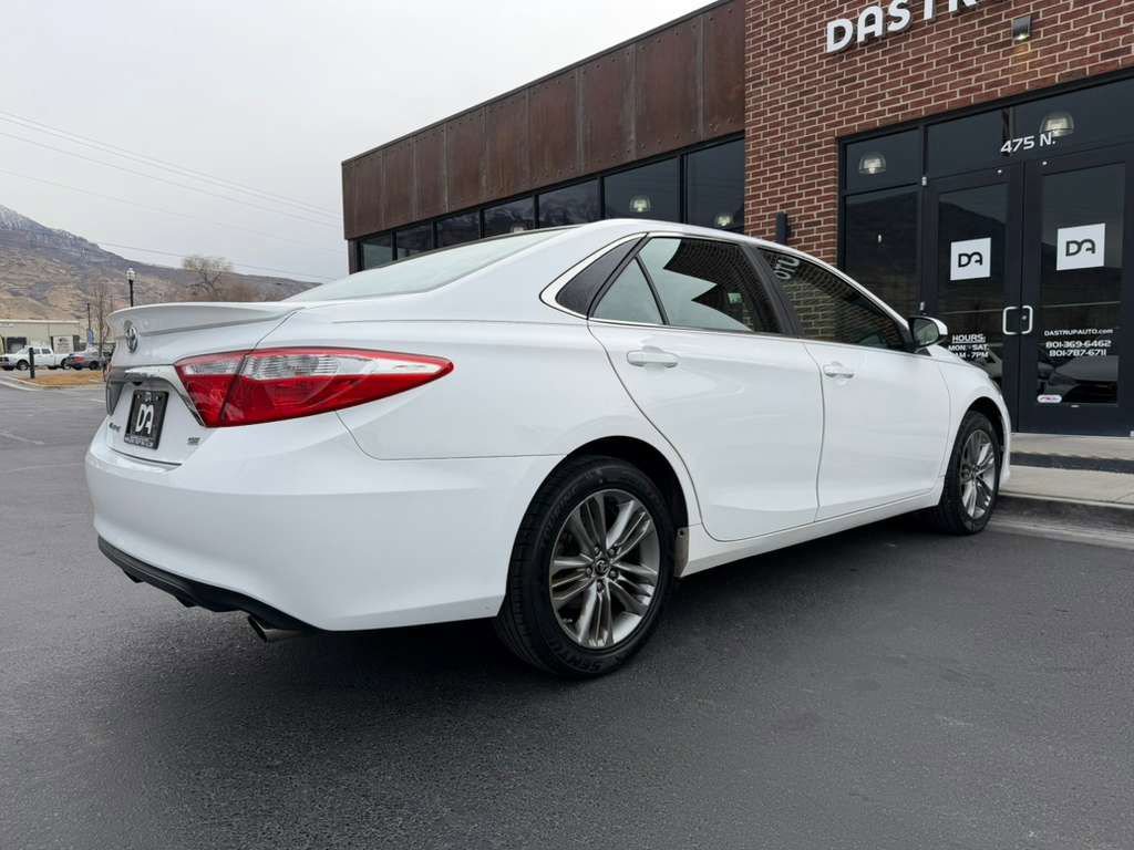 Used 2016 Toyota Camry SE image 12