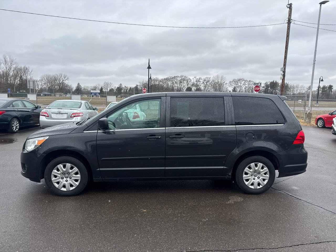 Used 2012 Volkswagen Routan S FWD image 8